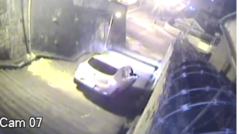 Έφυγε στις σκάλες το αυτοκίνητο!